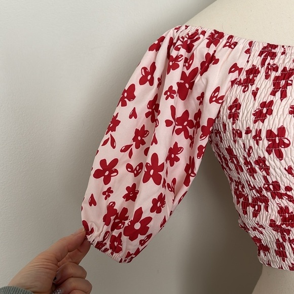 Kendall + Kylie Smocked Cropped Scrunch Front with Puffed Sleeves Sz M - Picture 3 of 5